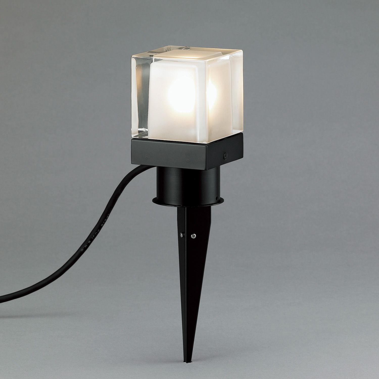 安全Shopping AD-2659-L<br >エクステリア LEDランプ交換型 ガーデンライト Farol 黒色塗装 白熱60W相当<br  >60℃未満 防雨型 非調光 電球色<br >山田照明 照明器具 庭園 花壇 公園用 アウトドアライト